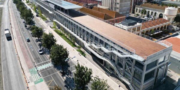 A photo of a building in portugal.